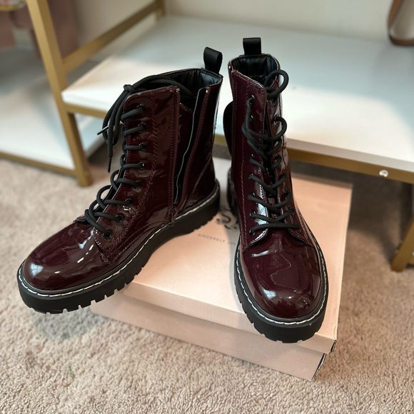 Burgundy boots - Picture 3 of 3